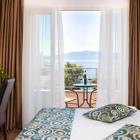 Hotell Antonija 4*